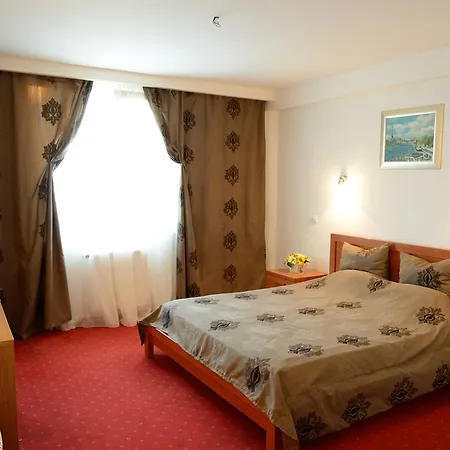 Hotel Trio 2*